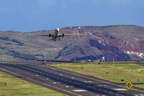 Airbus A220-300